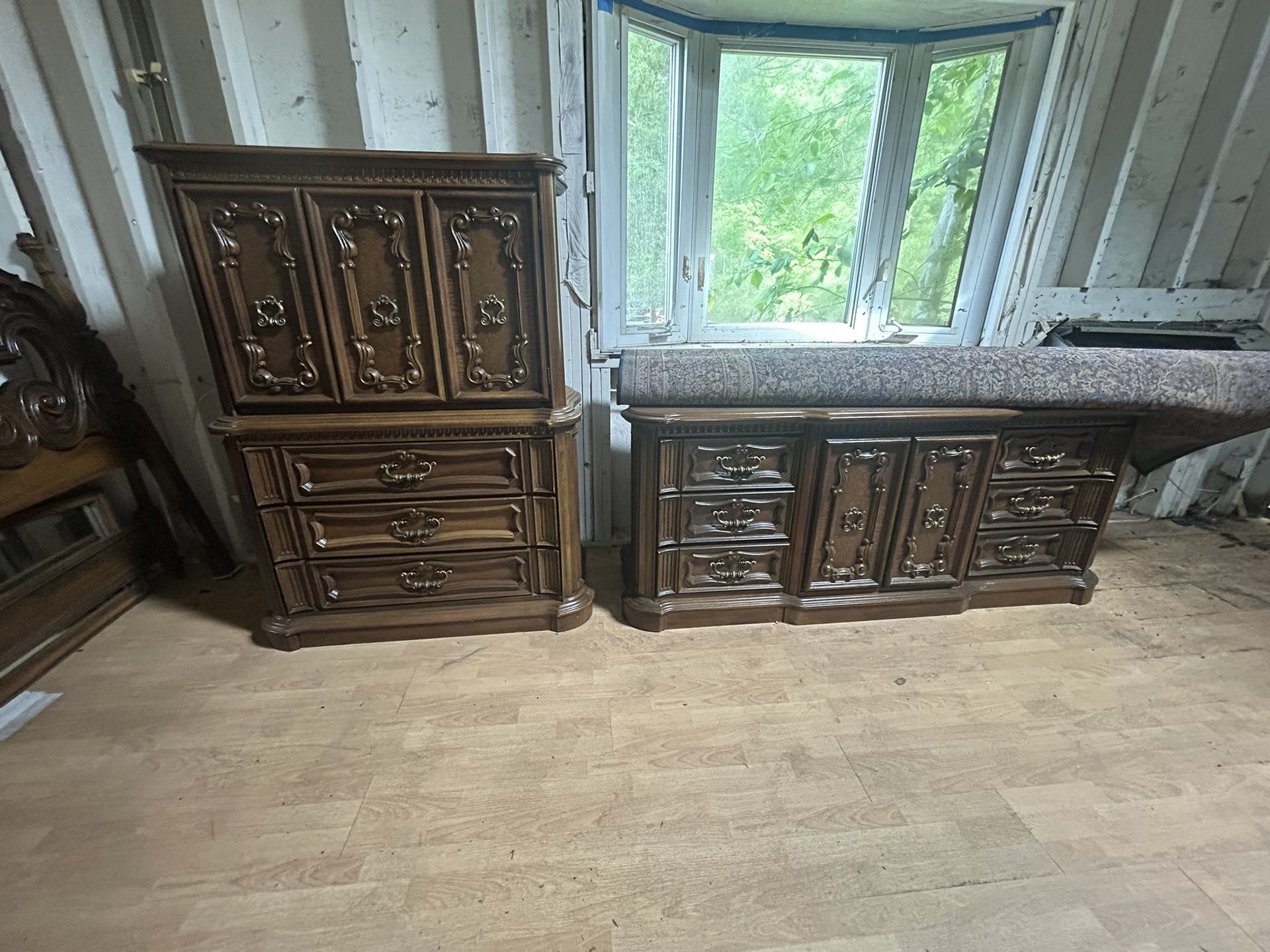 Full Double Bed And Dressers With Mirror
