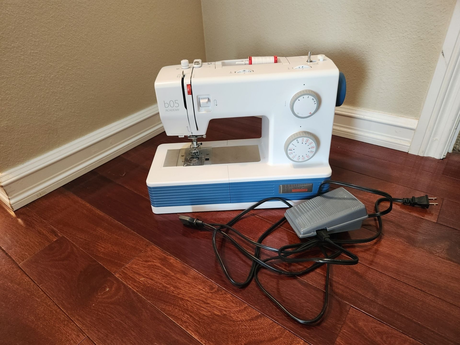 Bernette B05 Academy Sewing Machine Like New
