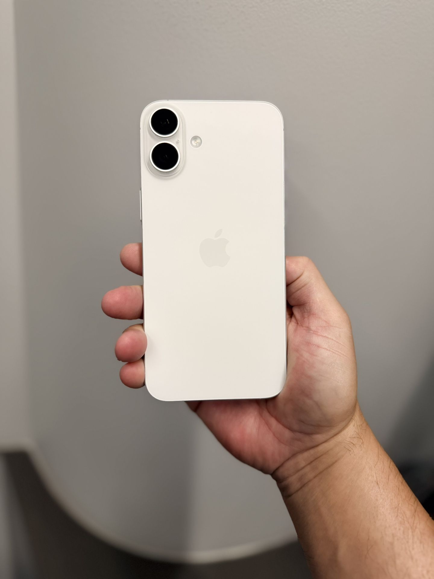 IPhone 16 Plus 128  GB,  Amazing Condition!!!   Unlocked Use  any carrier.  Hablo Espanol.    