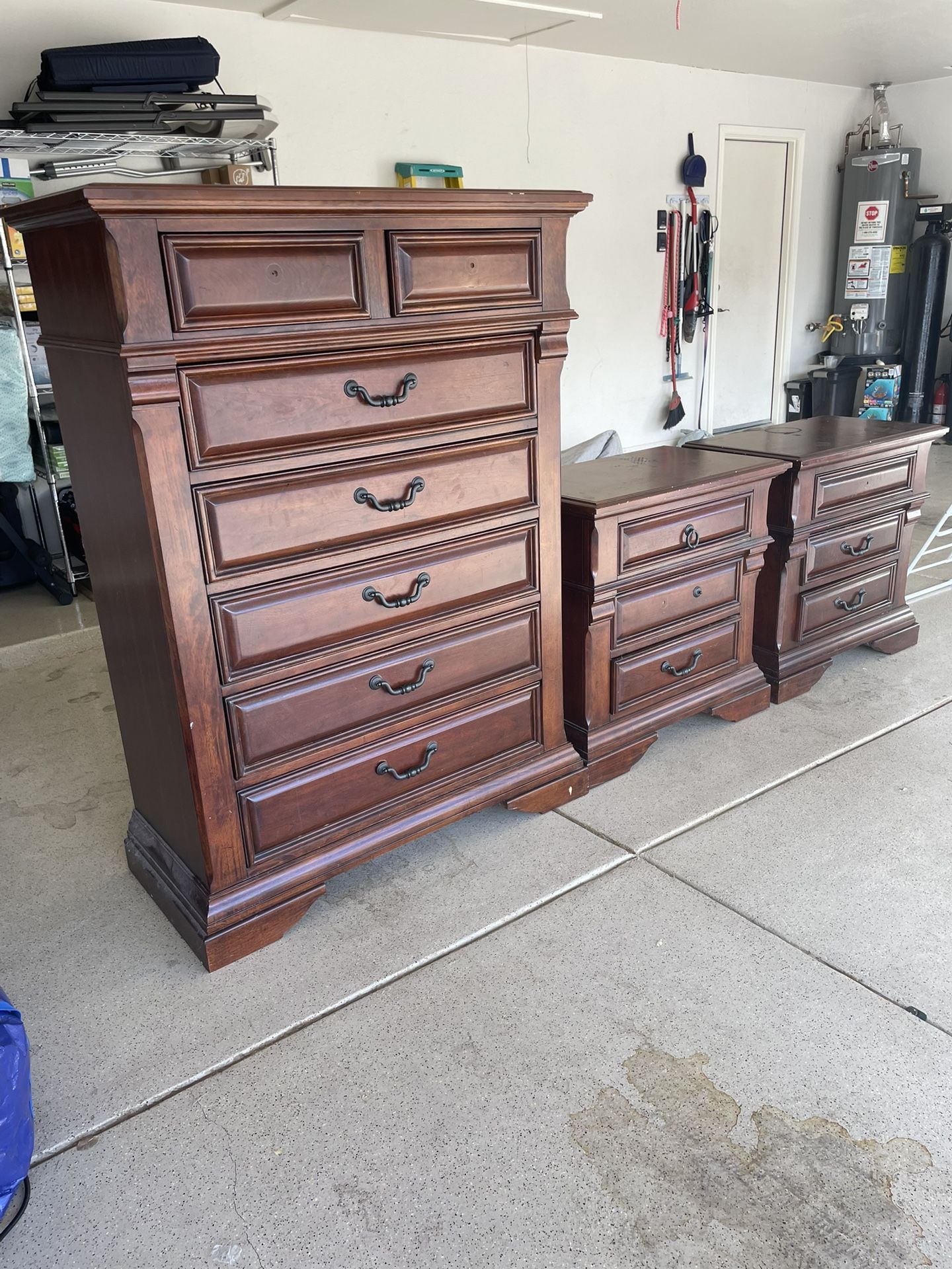 Queen Bed Set (mattress Not Included) 