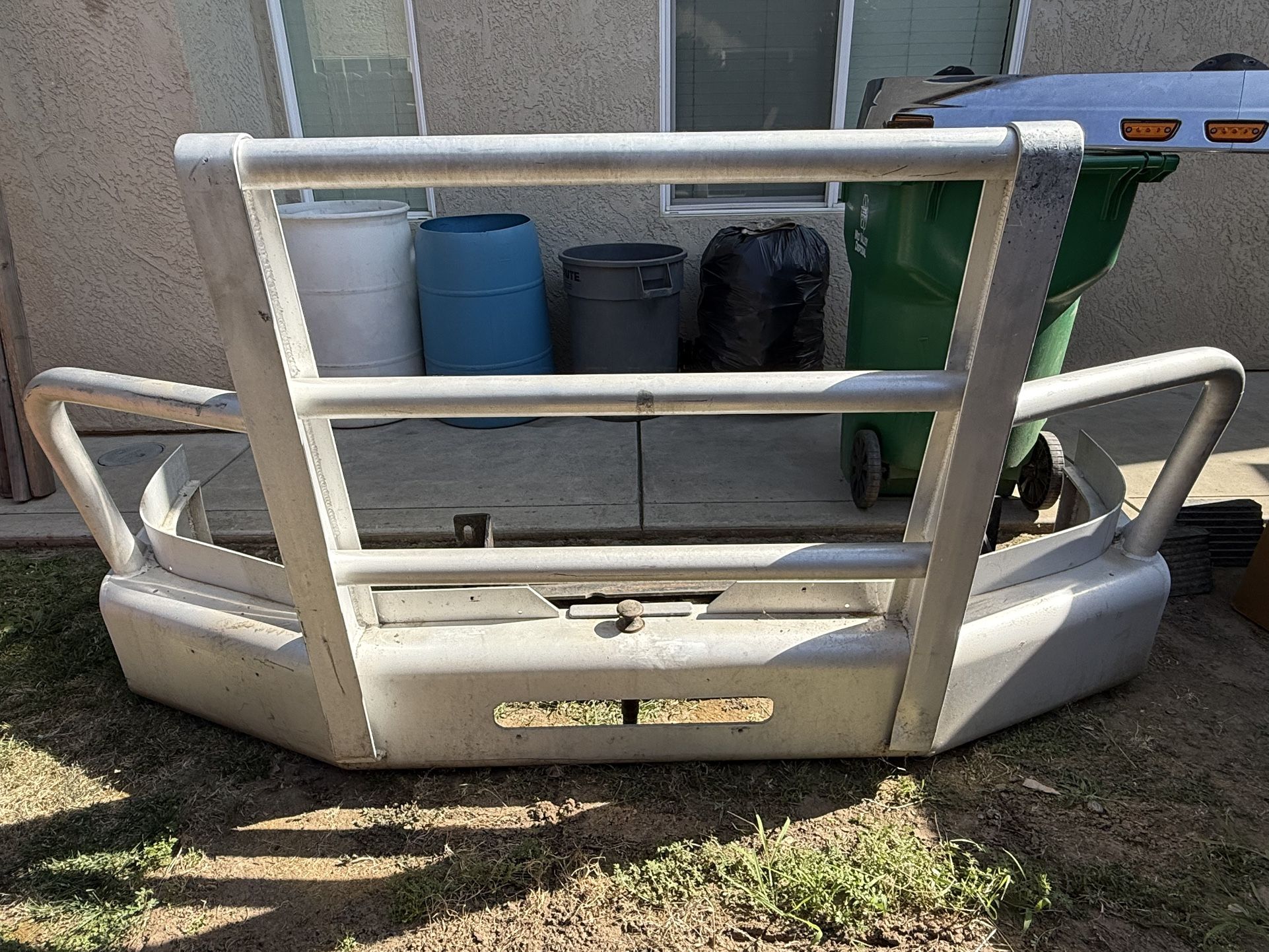 Complete deer guard for peterbilt