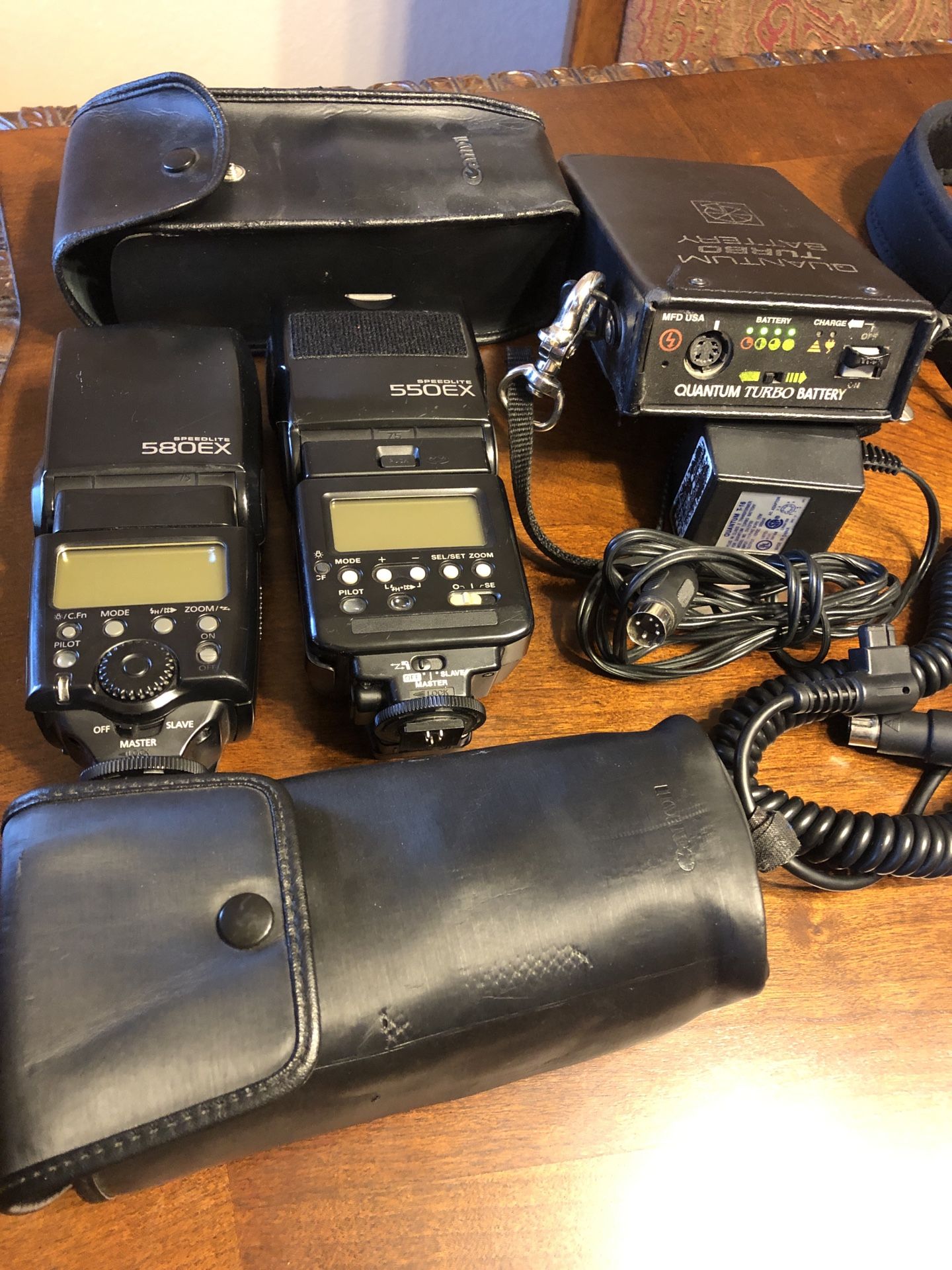 Canon Speedlites 550 & 580 & Quantum Turbo Battery With Cable