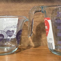 SET OF NEW RARE "I Love My Pyrex" Collection Purple Hearts 2-Cup and 1-Cup Glass Measuring Cup