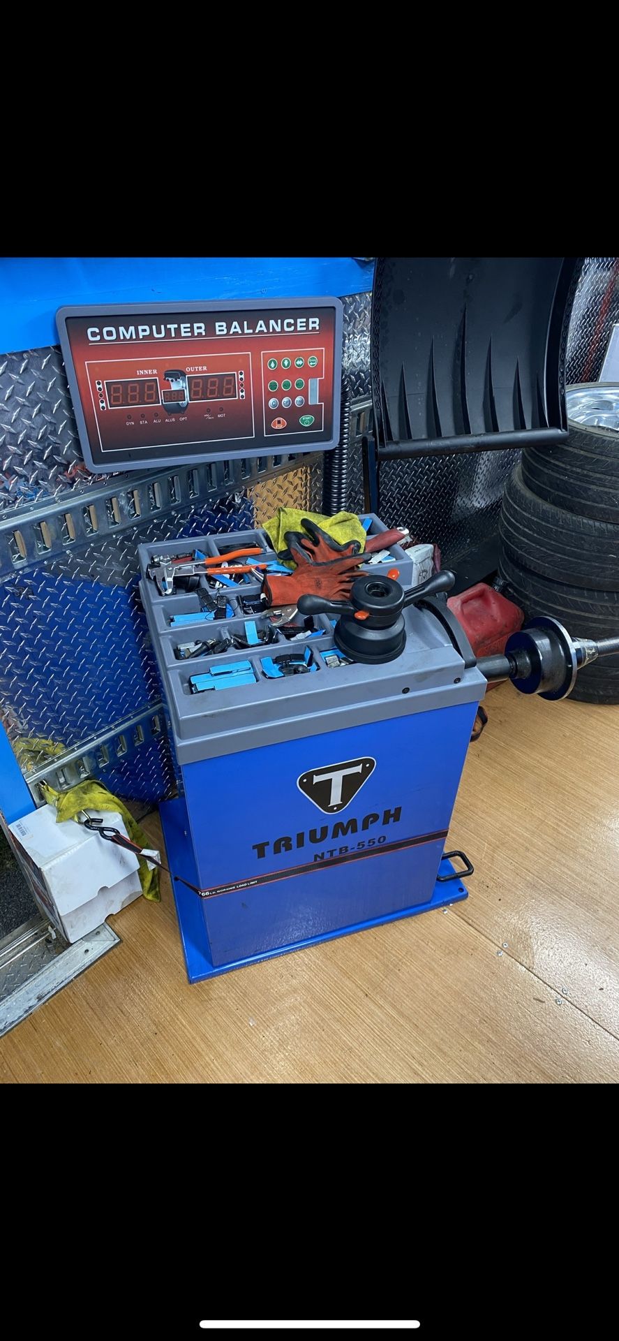 Triumph Tire Machine And Balancer