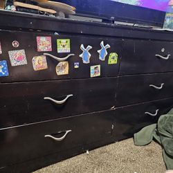 6 Drawer Dresser FREE (First Come First Serve)