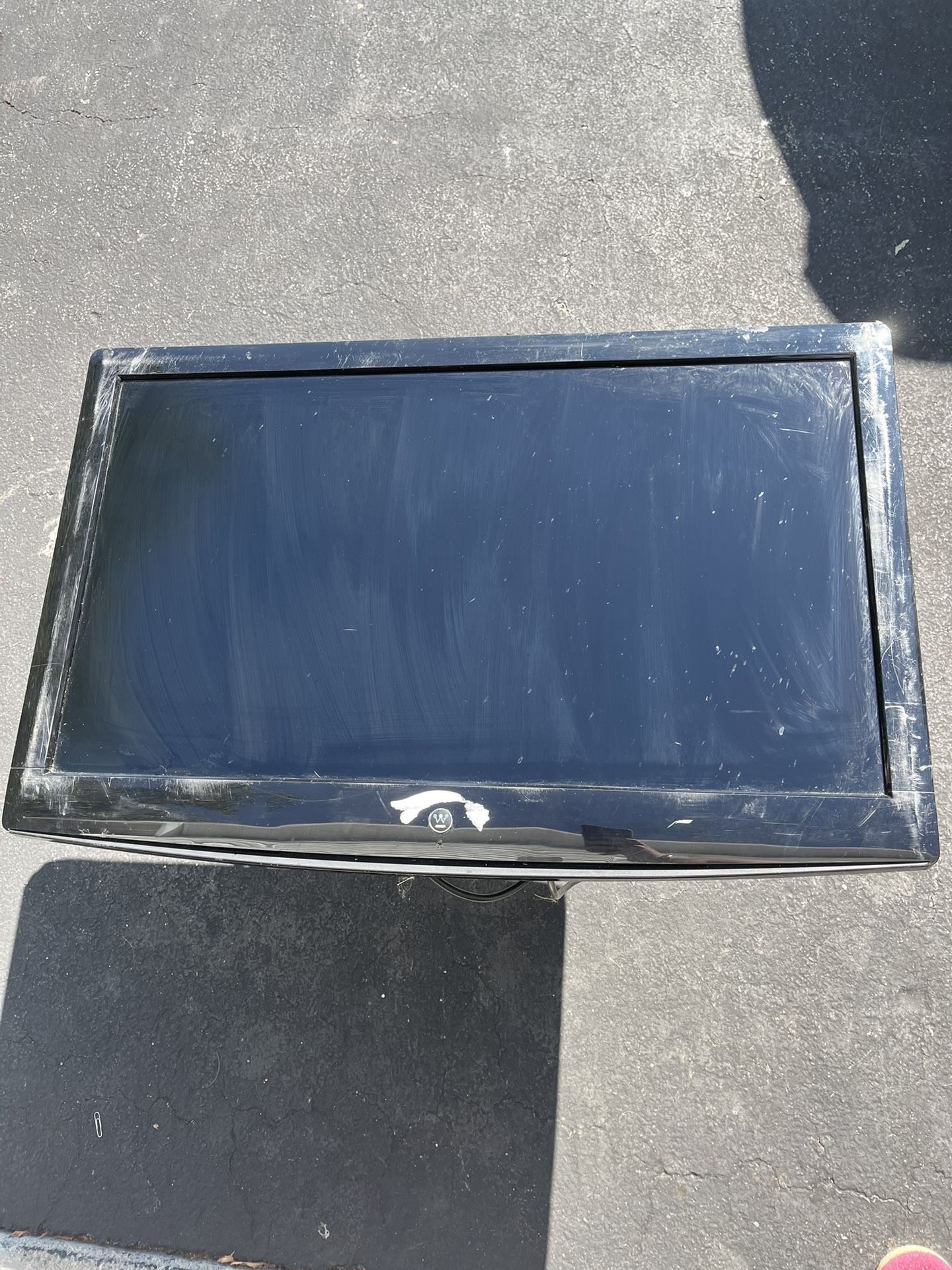 32” Westinghouse TV – Works – No Remote