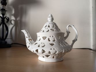White candle holder tea pot decoration