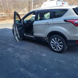 2017 Ford ESCAPE TITIUNM 