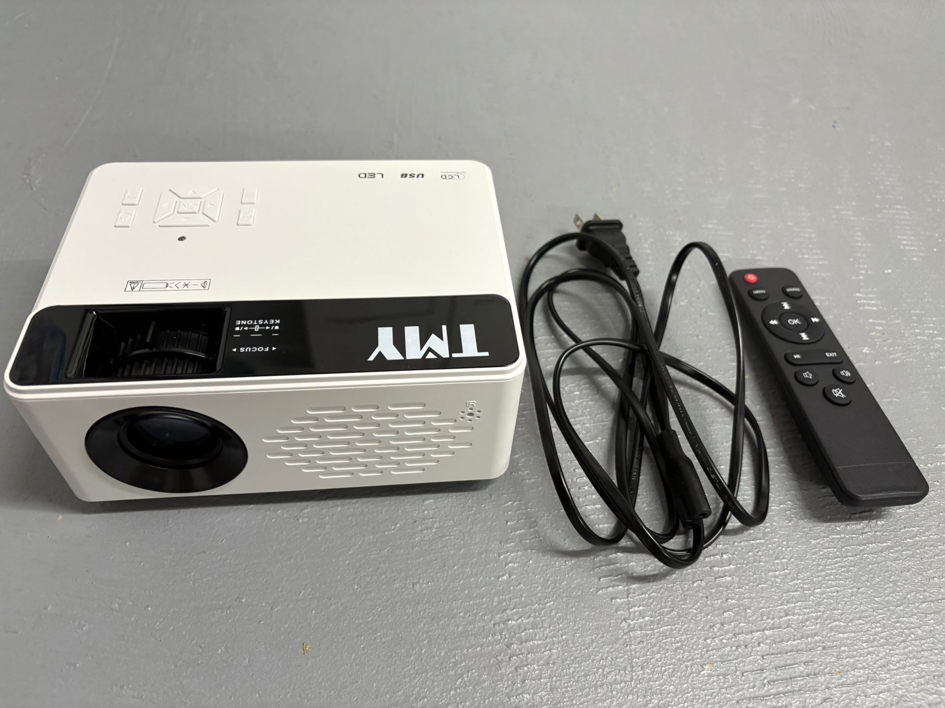 Like New Mini Projector For Home 1080p With Cables