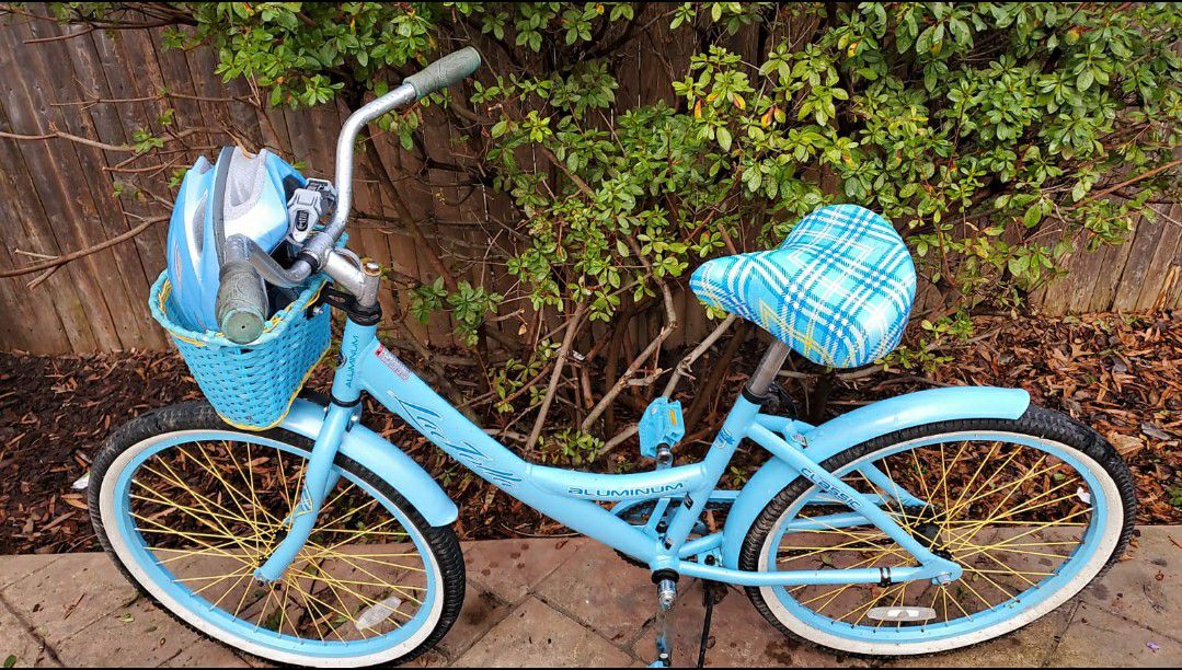 Girls Cruiser Bike, Light Blue
