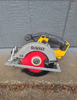 DEWALT 20V 6 1/2" CIRCULAR SAW