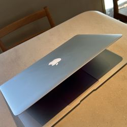 Apple MacBook Air 13” I5/8GB/256GB SSD $180