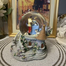 Cinderella Snow Globe 