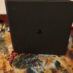 PS4 Comes With Controller 