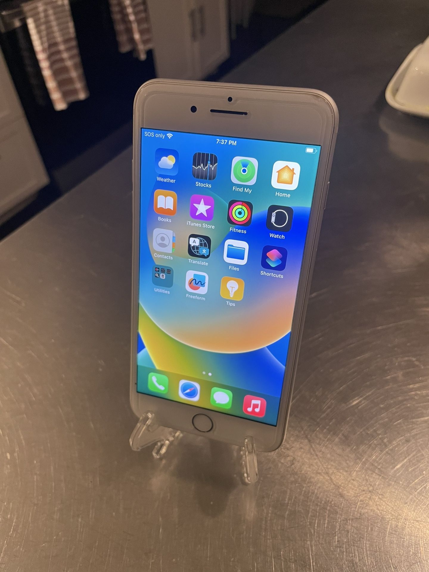 iPhone 8 Plus 64GB (white) Mint Condition Unlocked!