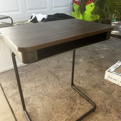 Desk $15$