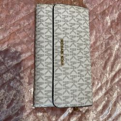 New Michael Kors Wallet $100!!! OBO