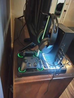 Almost new XBox Series S 1TB system bundle