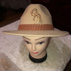 Women’s Hats 🎩 Size L 