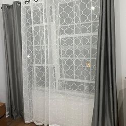 Beautiful Set of 4 Curtains – Like New
