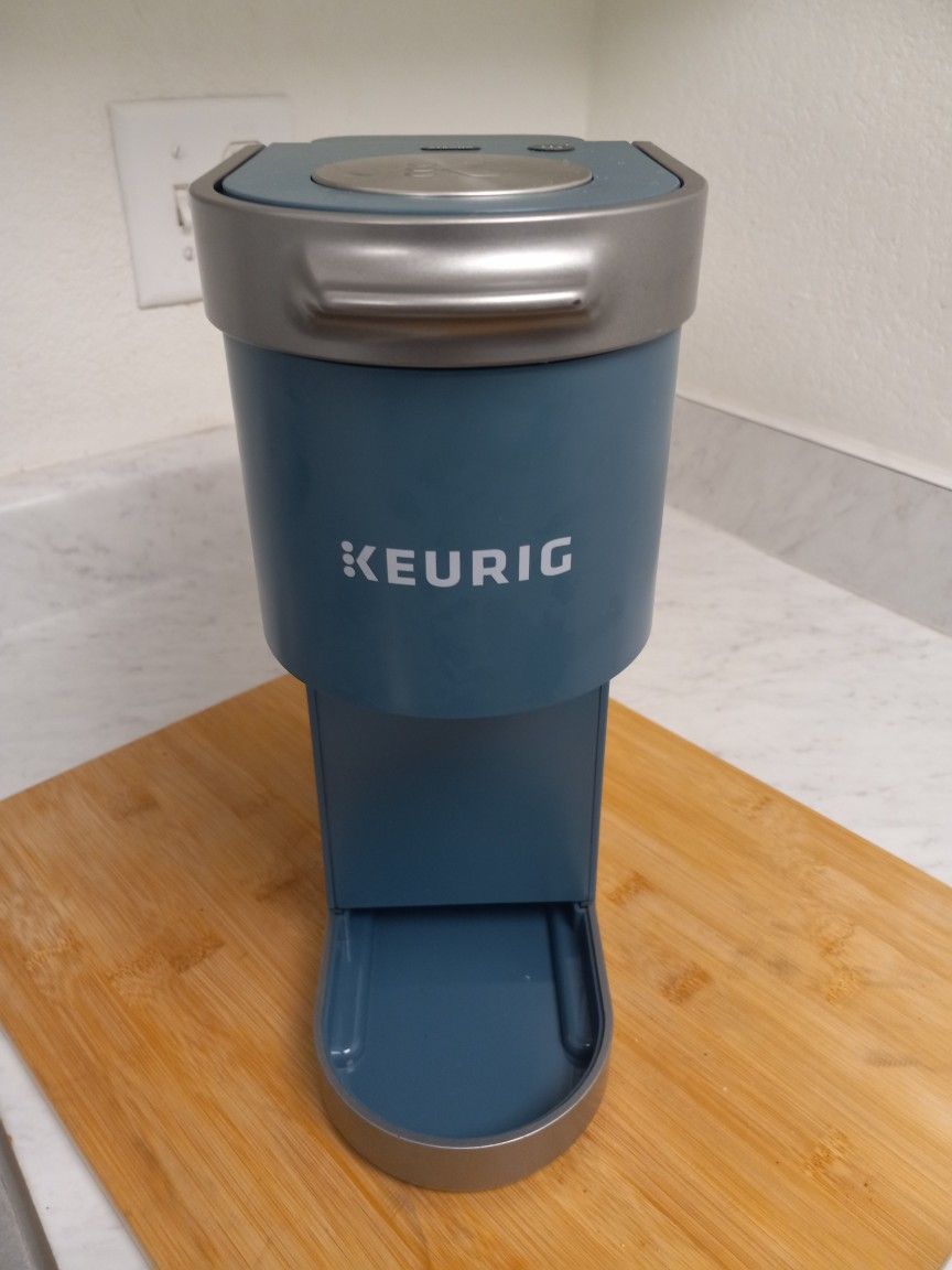  $10 SPECIAL  PRICE:   KEURIG SINGLE. CUP COFFEE MAKER 