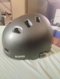 Helmet (L)