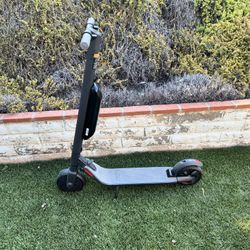 Segway Ninebot Es3 PLUS Basically New (Folds)