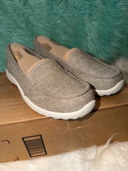 NIB Skechers Women’s Slip-on Loafers in Light Taupe Size 9.5.