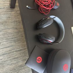 Beats Headphones With Case And Cords 