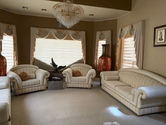 Full Living Room Couch Set including 2 large vases