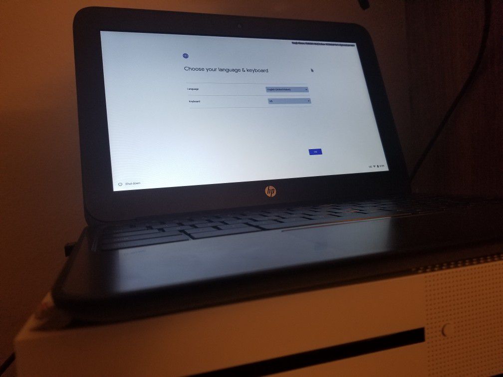 HP Chromebook 11 G5 with charger wireless mouse and bag