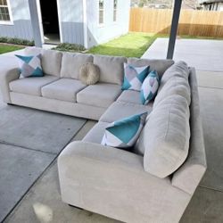 Sectional Couch Perfect Condition Super Comfy And Clean 