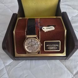 Bulova Accutron Quartz watch "Pear Bureau" edition