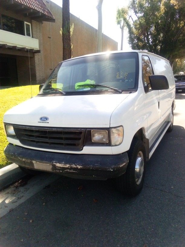 1996 Ford E-350