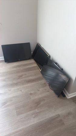 Three 32 inch Roku