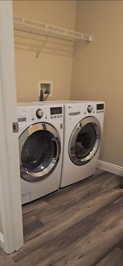 LG Front Load Washer and Dryer Gas