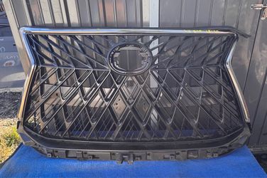 LEXUS LX570 GRILLE W/SENSOR HOLE OEM (2018-2020)