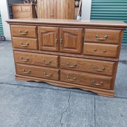 Solid Oak 10 Drawer Dresser With 2 Doors 