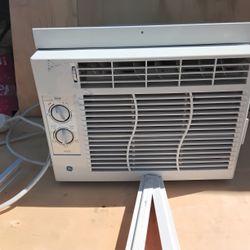 GE 5000 BTU Window Air Conditioner AC With Side Panels 