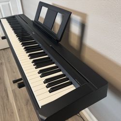 Yamaha Keyboard With Stand 
