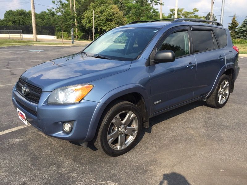 2011 Toyota RAV4 sport - 4x4 - sunroof - auto