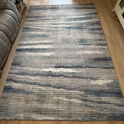 6’6” x 9’6” Area Rug (Blue, Tan/Beige, Cream) Excellent condition. Smoke Free home!