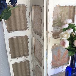 Antiqued Ivory Room Divider With Burlap Decor