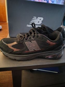 $45 NEW BALANCE SIZE 10.5