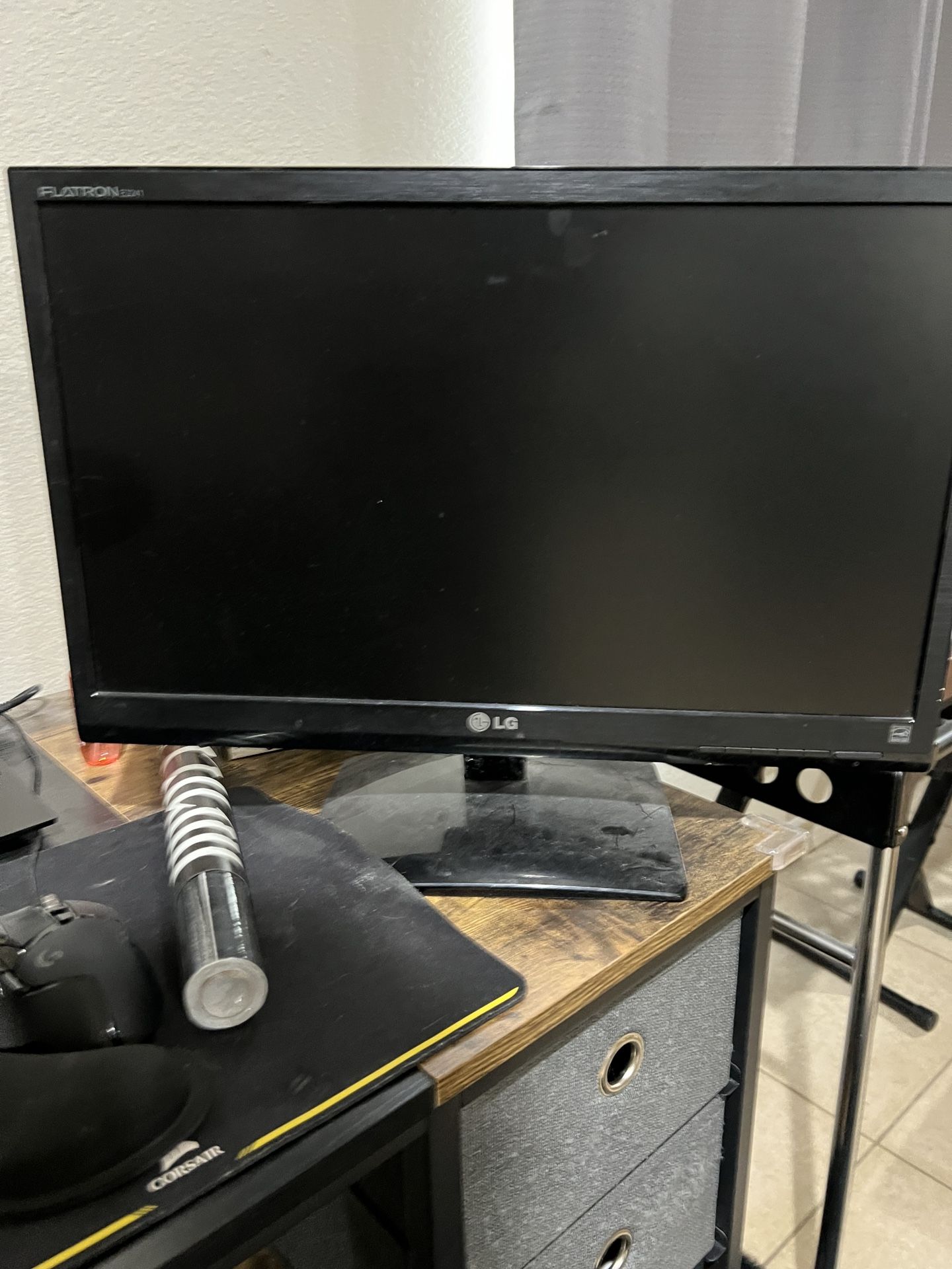 21.5” Diag LG PC Monitor