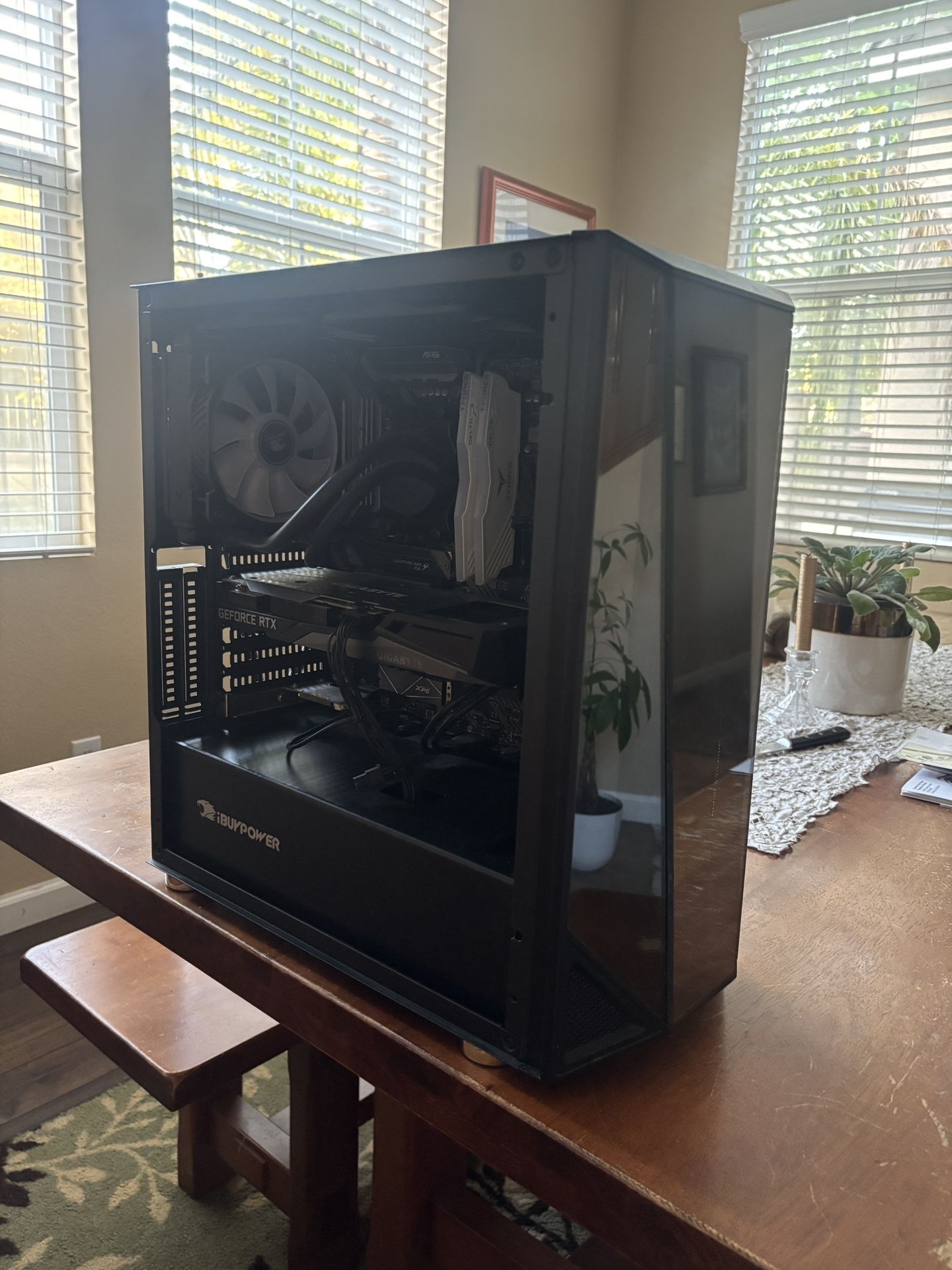 iBUYPOWER Gaming Pc (Specs in last photo)