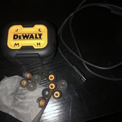 earbuds DEWALT 