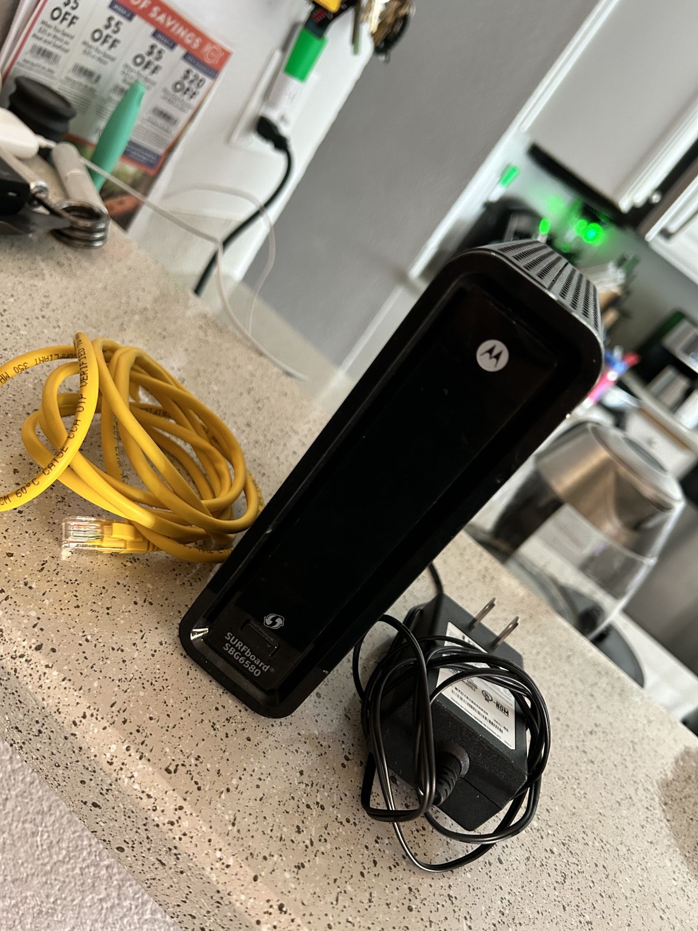 ARRIS SURFboard SBG6580 DOCSIS 3.0 Cable Modem/ Wi-Fi N300 2.4Ghz + N300 5GHz Dual Band Router