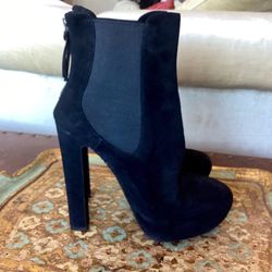 Mui Mui Suede patform Ankle boots SZ.  EU 38/ US 7.5. 