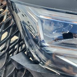 Audi Q5 2017....2019 Head Light